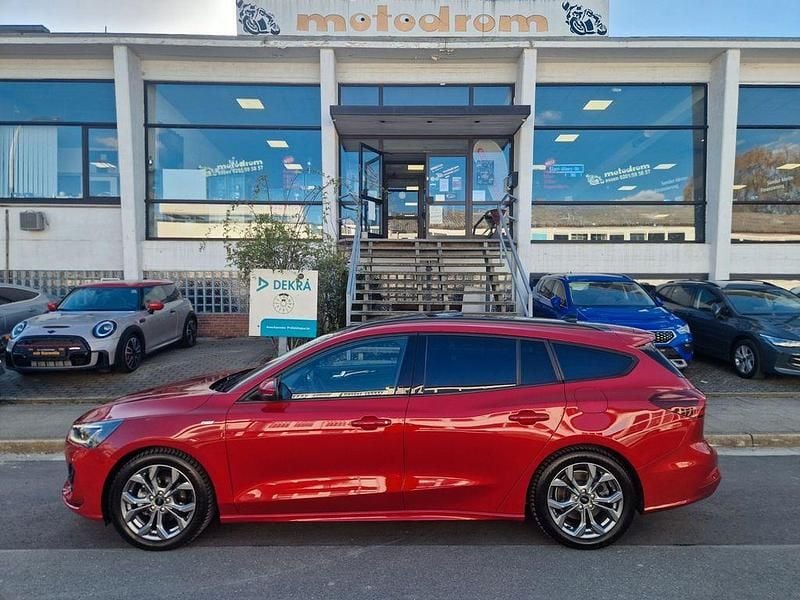 Gebraucht Ford Focus ST-Line 155 PS (114 kW) 2023 Rot Limousine