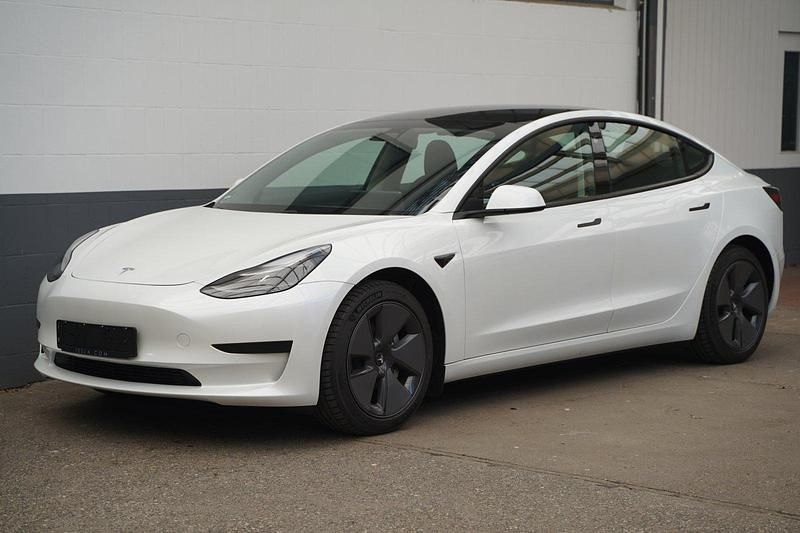 Weiß Gebraucht 2022 Tesla Model 3 Long Range AWD Limousine | 28.449 € (Guter Preis) - Bild 1/4
