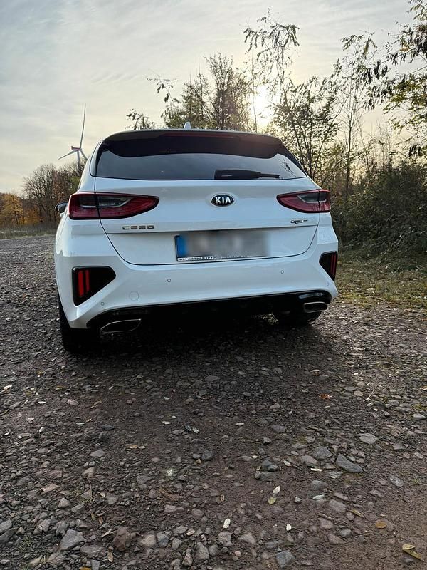 Gebraucht Kia Ceed GT GT 204 PS (150 kW) 2019 Weiß Limousine