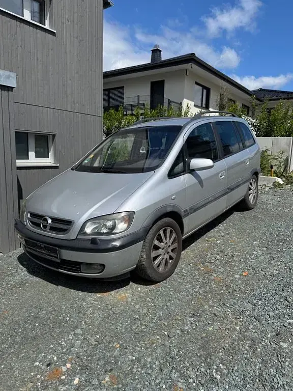 Second-hand Opel Zafira 125 CP (91 kW) 2003 Argintiu Monovolum