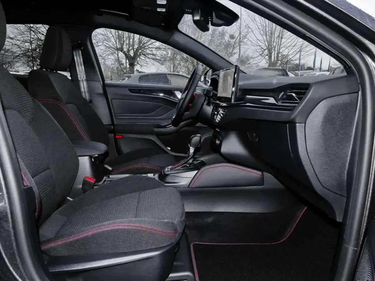 Gebraucht Ford Focus ST-Line X 155 PS (114 kW) 2025 Grau Limousine