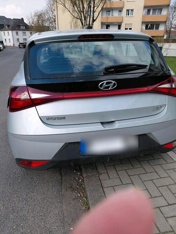 Gebraucht Hyundai i20 Select 84 PS (61 kW) 2022 Silber Kleinwagen