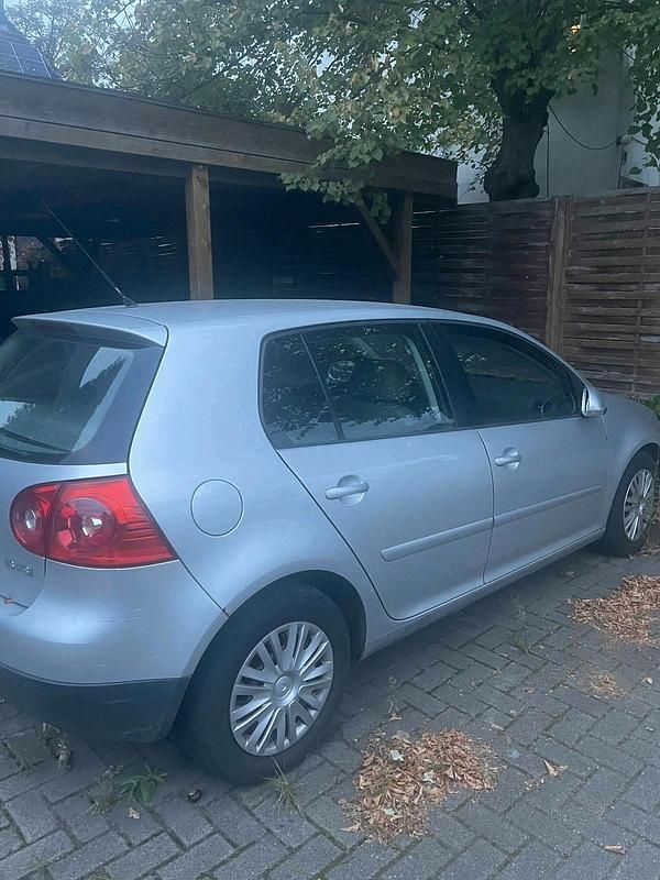 Silber Gebraucht 2005 VW Golf V Limousine | 800 € (Superpreis) - Bild 1/3