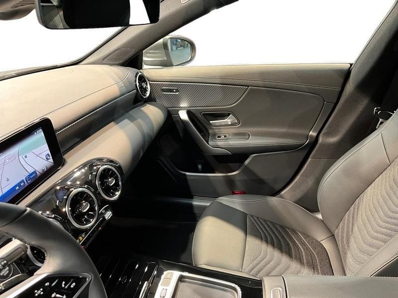 Gebraucht Mercedes CLA180 Progressive 136 PS (100 kW) 2025 Grau Limousine