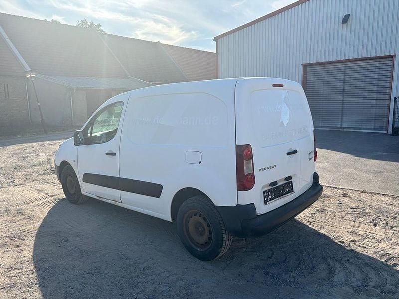 Gebraucht Peugeot Partner Avantage 75 PS (55 kW) 2013 Weiß Van / Kleinbus