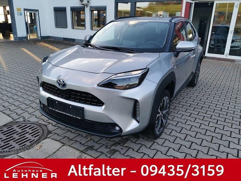 Silber Gebraucht 2024 Toyota Yaris Cross Executive SUV | 25.690 € (Fairer Preis) - Bild 1/4