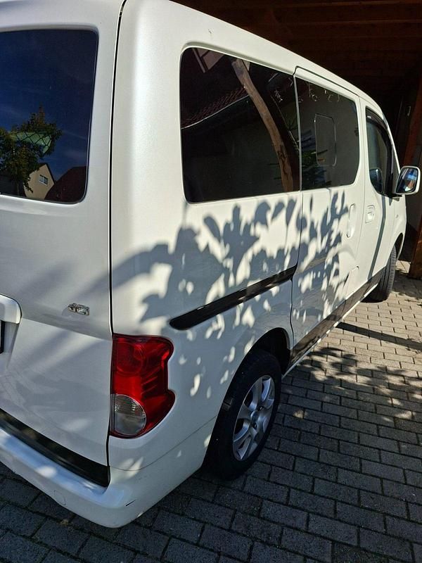 Weiß Gebraucht 2015 Nissan Evalia Van / Kleinbus | 10.500 € (Fairer Preis) - Bild 1/4