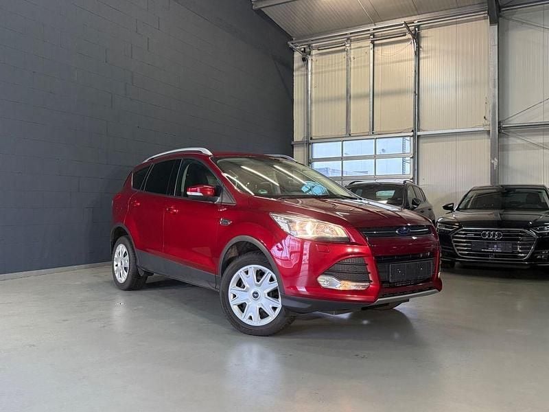 Gebraucht Ford Kuga Trend 150 PS (110 kW) 2016 Rot SUV