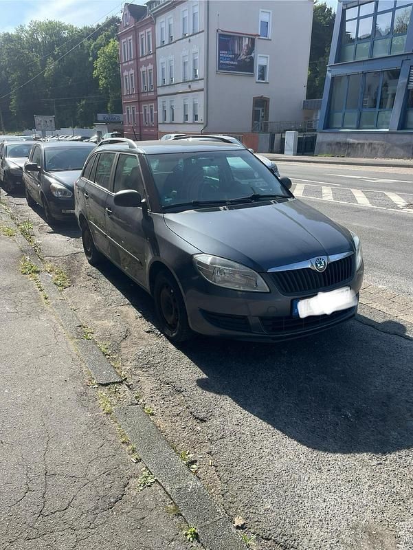 Grau Gebraucht 2012 Skoda Fabia Kombi | 2.299 € (Guter Preis) - Bild 1/2