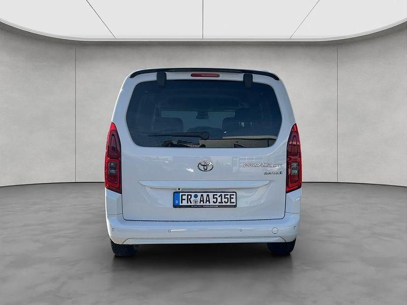 Gebraucht Toyota Proace Verso City 100 kW (136 PS) 2024 Icy white Kombi