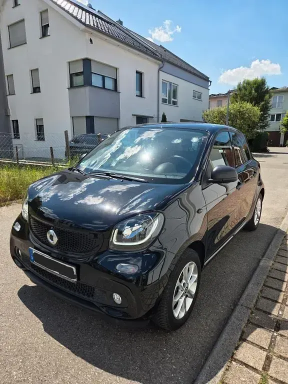Gebraucht Smart ForFour 90 PS (66 kW) 2019 Schwarz Kleinwagen