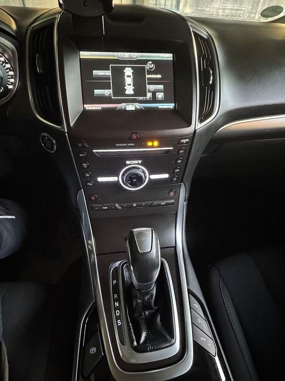 Gebraucht Ford S-MAX Titanium 209 PS (153 kW) 2015 Grau Van / Kleinbus