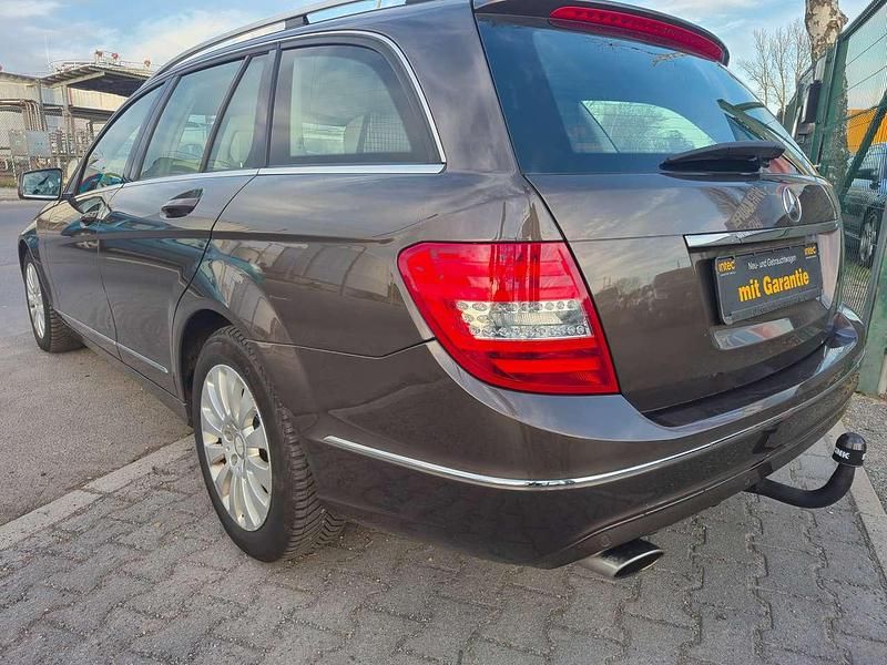 Gebraucht Mercedes C200 184 PS (135 kW) 2014 Dolomitbraun  metalliclack Kombi