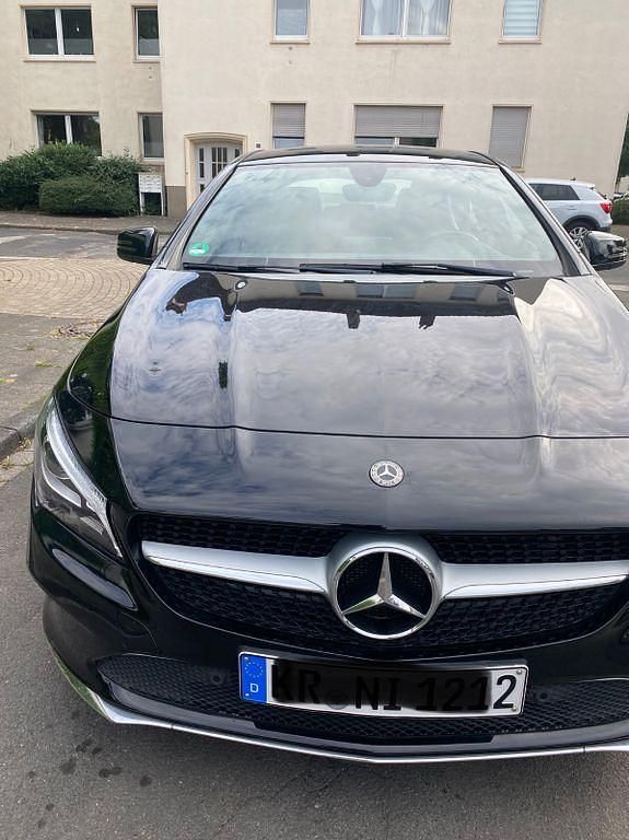 Gebraucht Mercedes CLA180 122 PS (89 kW) 2017 Schwarz Limousine