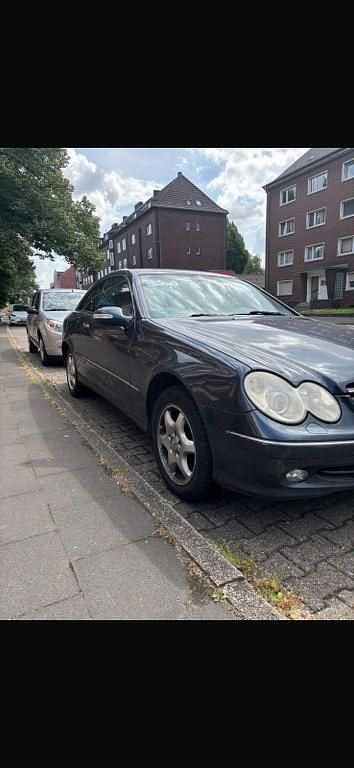 Blau Gebraucht 2002 Mercedes CLK320 Avantgarde Coupé | 1.400 € (Superpreis) - Bild 1/4