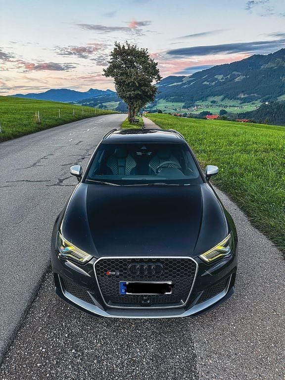 Schwarz Gebraucht 2016 Audi RS3 Ambiente Kleinwagen | 37.999 € (Fairer Preis) - Bild 1/4