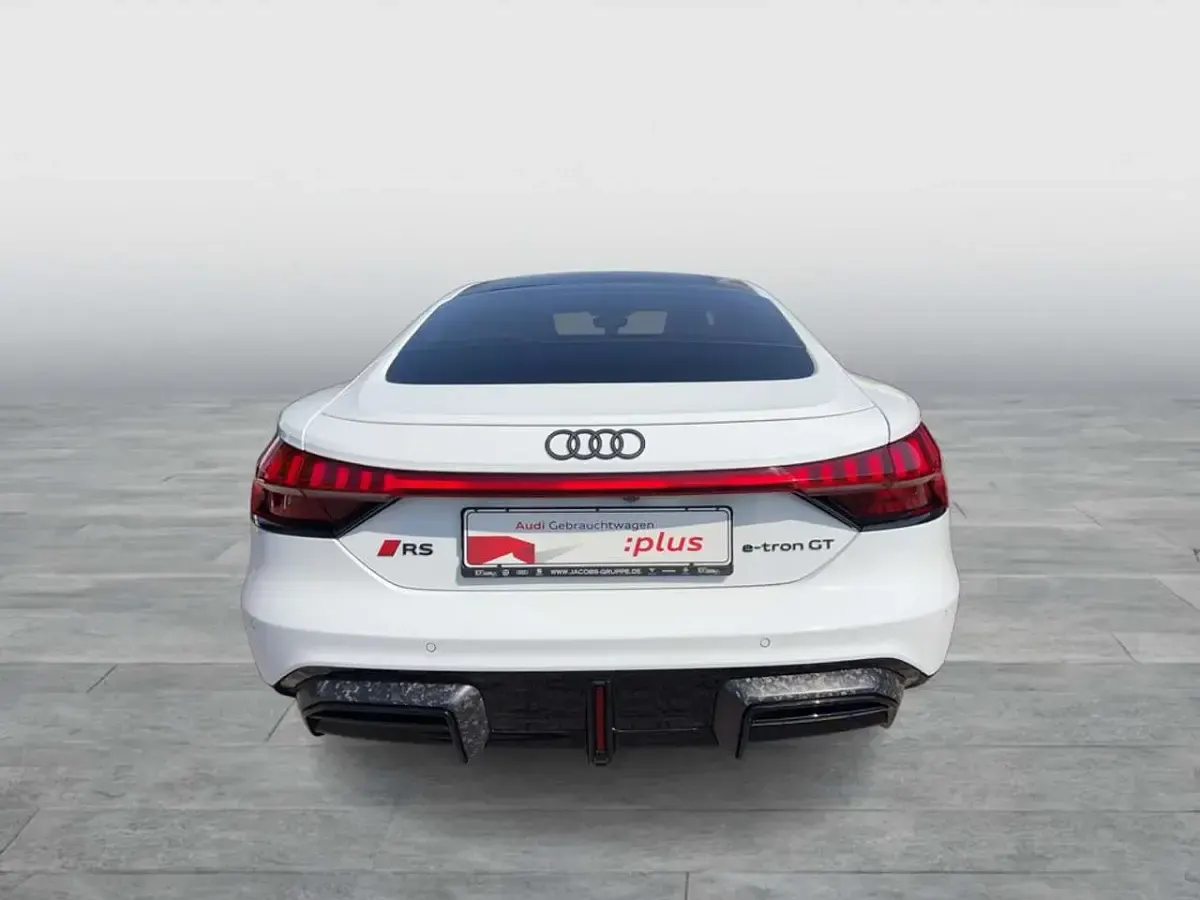 Second-hand Audi e-tron GT quattro Performance 620 kW (843 CP) 2024 Alb Berlinǎ