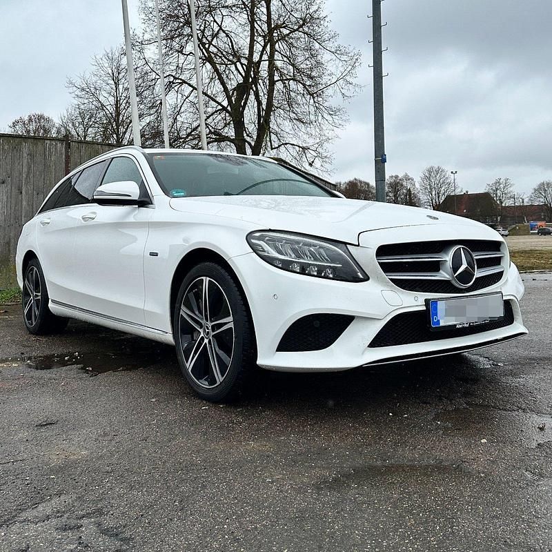 Gebraucht Mercedes C300e AMG 306 PS (225 kW) 2020 Weiß Limousine