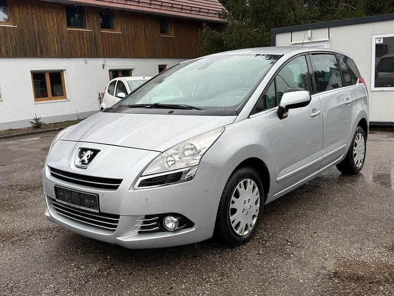 Gebraucht Peugeot 5008 Active 150 PS (110 kW) 2012 Silber Van / Kleinbus