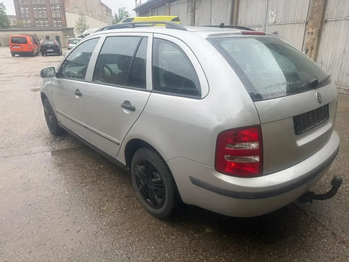 Usata Skoda Fabia 75 CV (55 kW) 2003 Argento Station wagon