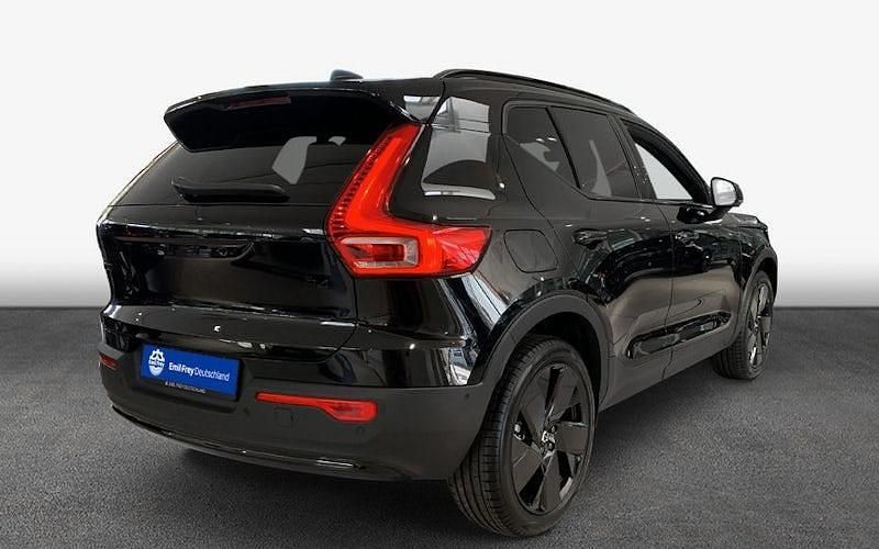 Neu Volvo XC40 Plus 197 PS (144 kW) 2025 Schwarz SUV