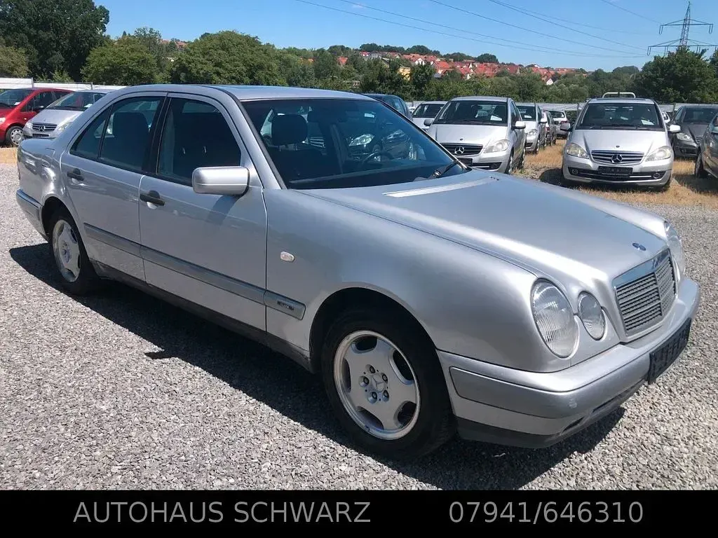 Gebraucht Mercedes E200 Classic 136 PS (100 kW) 1996 Silber Limousine