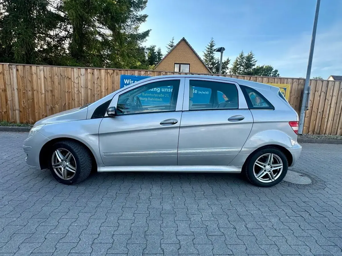 Gebraucht Mercedes B180 109 PS (80 kW) 2005 Silber Van / Kleinbus