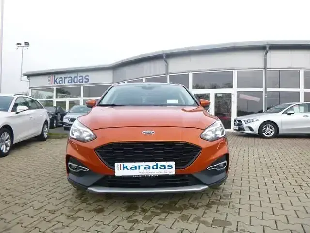 Używany Ford Focus Active 150 KM (110 kW) 2019 Pomarańczowy Sedan/Limuzyna