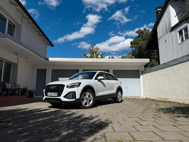Weiß Gebraucht 2022 Audi Q2 Advanced Plus SUV | 24.990 € (Guter Preis) - Bild 1/4