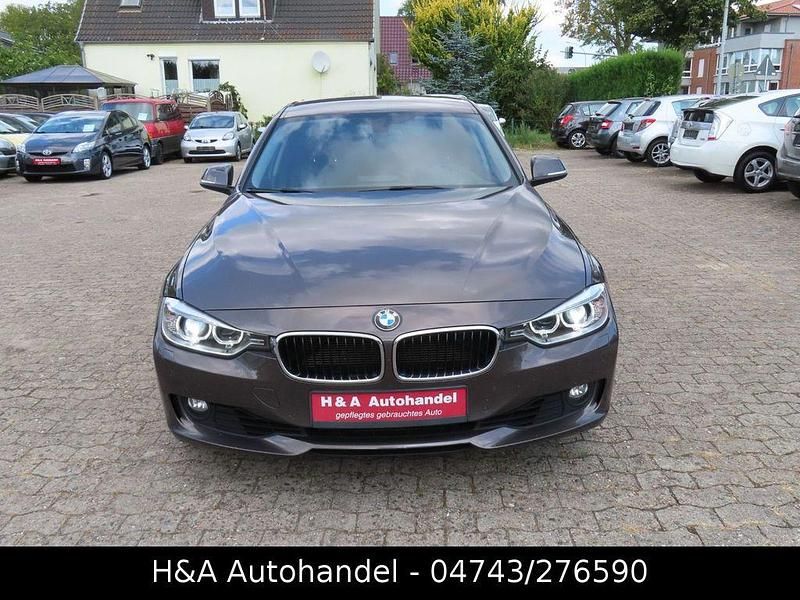 Gebraucht BMW 330 Comfort Edition 258 PS (189 kW) 2013 Braun Limousine