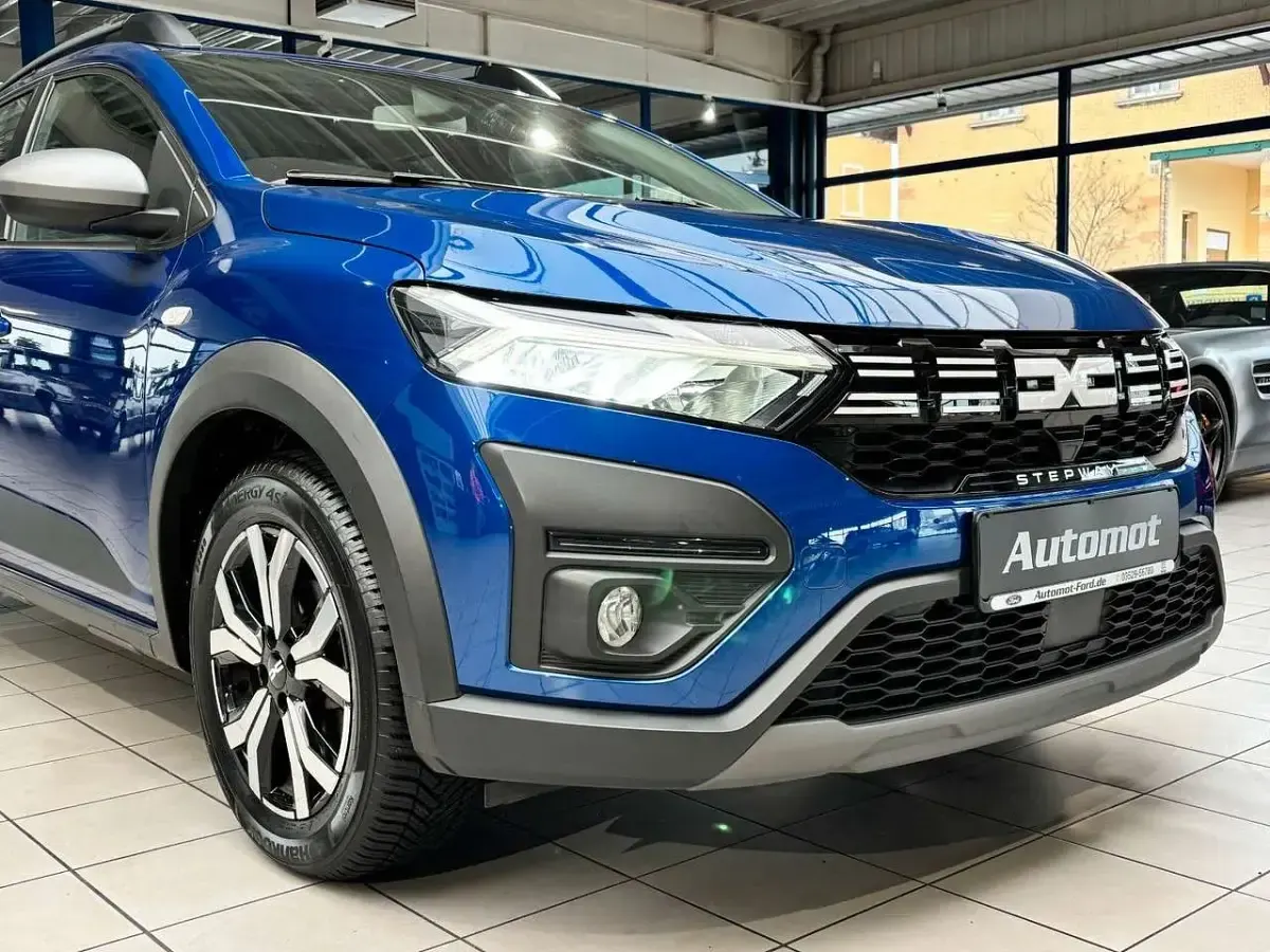 Używany Dacia Sandero Expression 91 KM (66 kW) 2023 Niebieski SUV