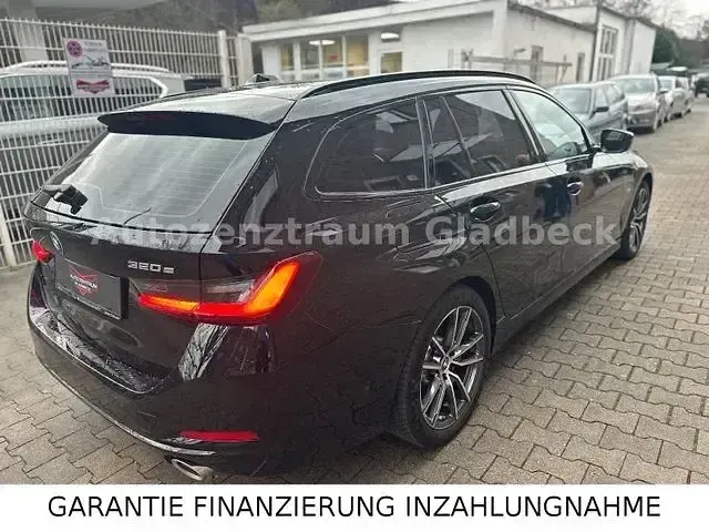 Gebraucht BMW 320e Shadowline 204 PS (150 kW) 2023 Schwarz Kombi
