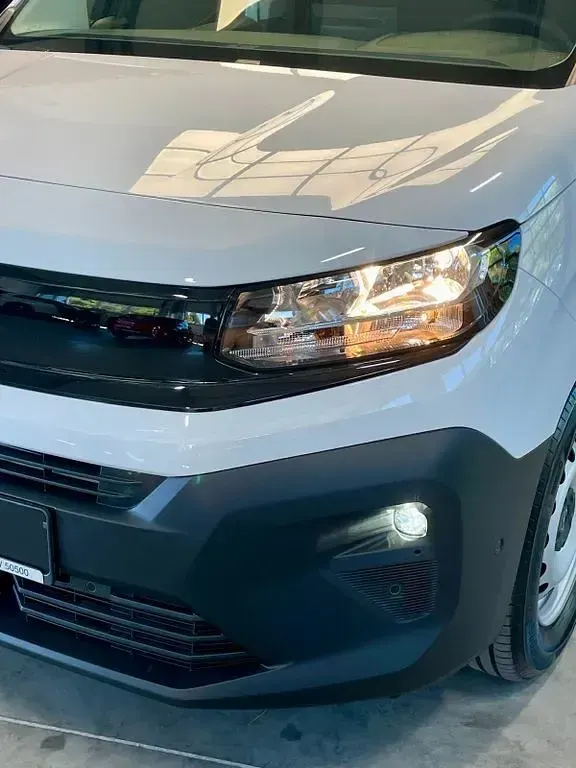 Neu Opel Combo-e Life 100 kW (136 PS) 2026 Kaolin weiß Van / Kleinbus