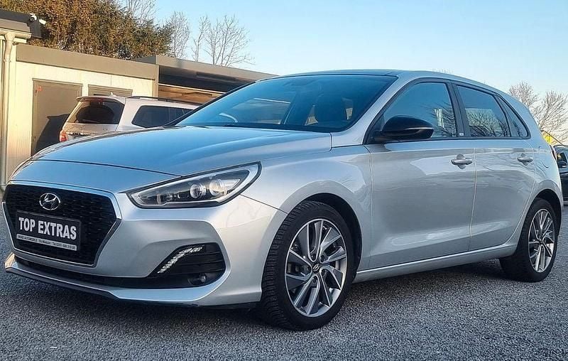 Gebraucht Hyundai i30 Passion Plus 140 PS (102 kW) 2018 Silber Limousine
