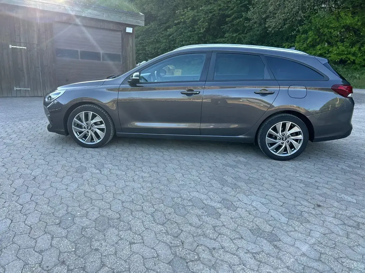 Gebraucht Hyundai i30 Style 120 PS (88 kW) 2018 Grau Kombi
