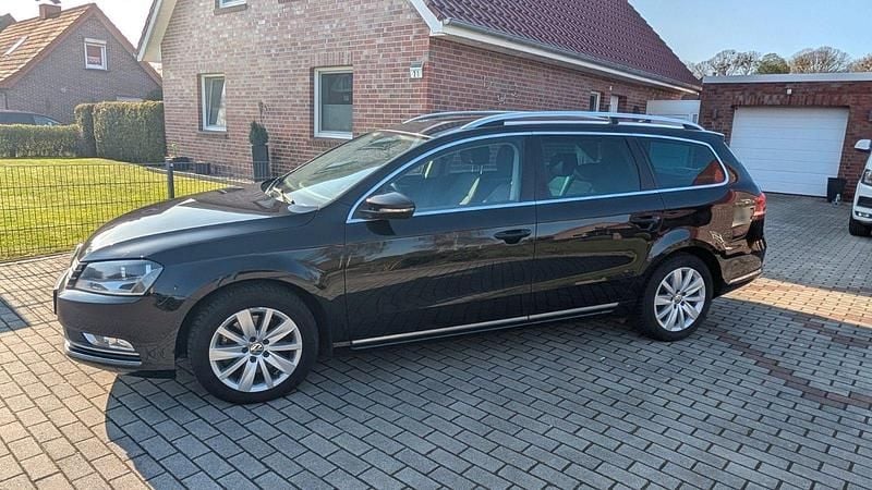 Second-hand VW Passat 105 CP (77 kW) 2014 Negru Break