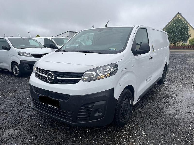 Jade weiss/arktis weiss Gebraucht 2022 Opel Vivaro-e Combi Edition Van | 21.950 € (Fairer Preis) - Bild 1/4