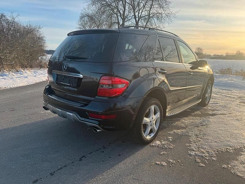 Gebraucht Mercedes ML320 AMG 224 PS (164 kW) 2007 Schwarz SUV