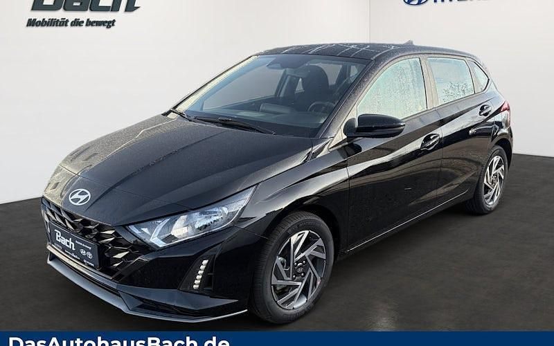Schwarz Neu 2025 Hyundai i20 Trend Limousine | 23.990 € (Fairer Preis) - Bild 1/4