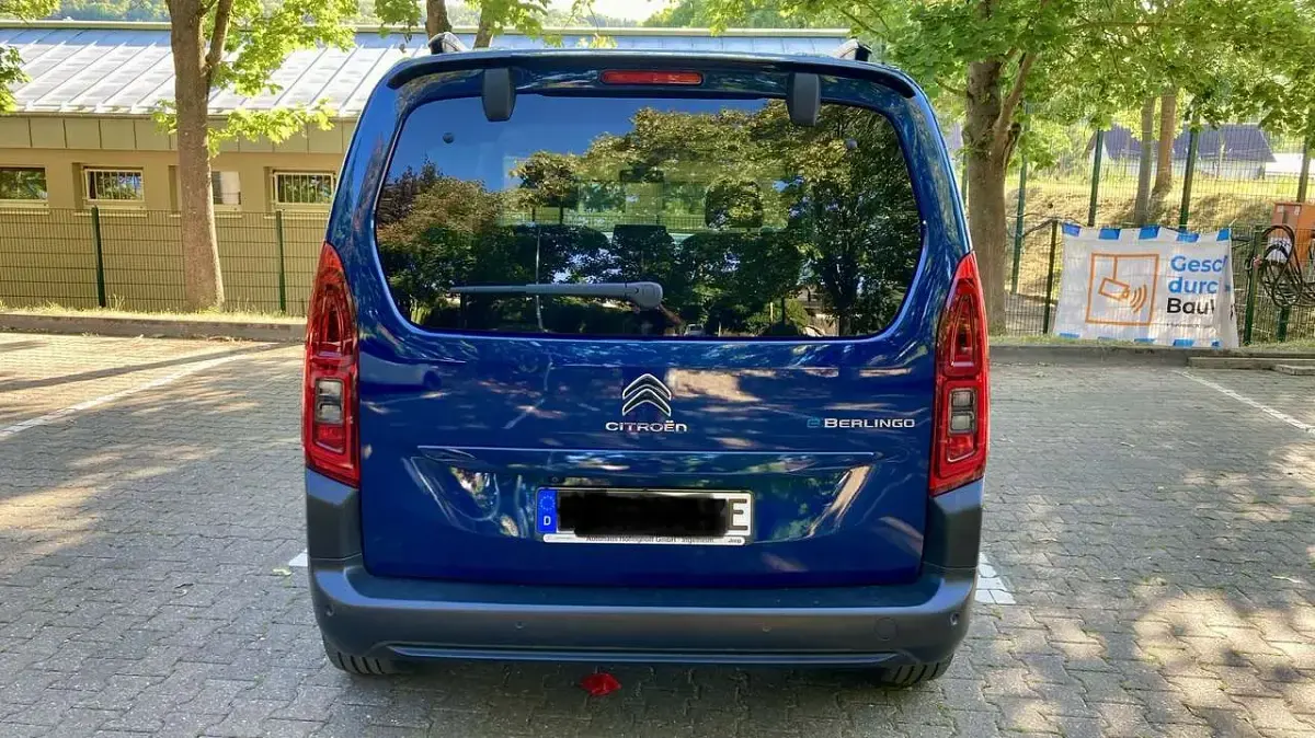 Gebraucht Citroën Berlingo 100 kW (136 PS) 2023 Blau Van / Kleinbus