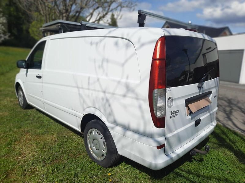 Weiß Gebraucht 2010 Mercedes Vito Van / Kleinbus | 7.499 € - Bild 1/4