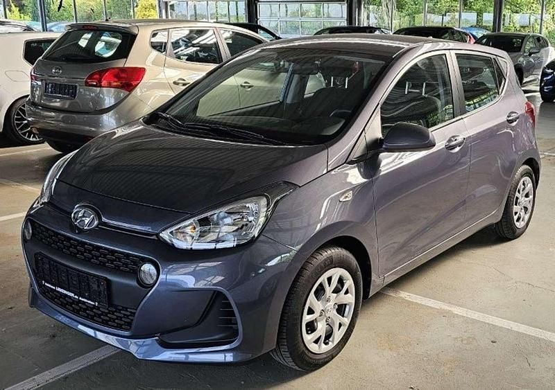 Gebraucht Hyundai i10 Classic 67 PS (49 kW) 2018 Grau Kleinwagen