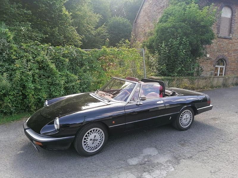 Gebraucht Alfa Romeo Spider 103 PS (75 kW) 1986 Schwarz Cabrio