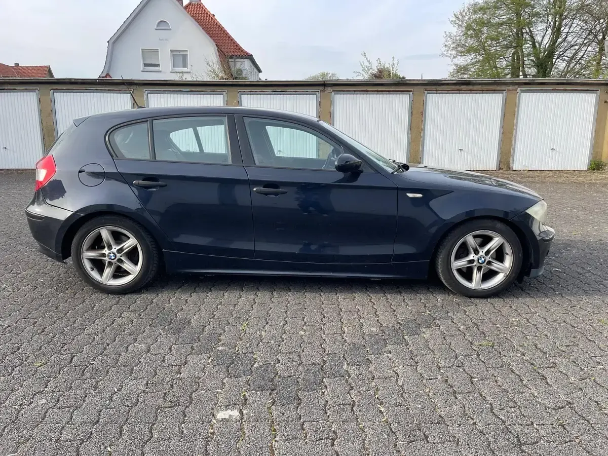 Gebraucht BMW 118 122 PS (89 kW) 2009 Schwarz Kleinwagen