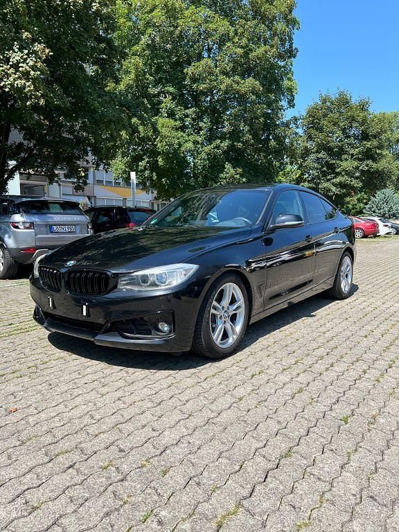 Schwarz Gebraucht 2015 BMW 318 Gran Turismo Sport Line Limousine | 8.199 € (Fairer Preis) - Bild 1/4