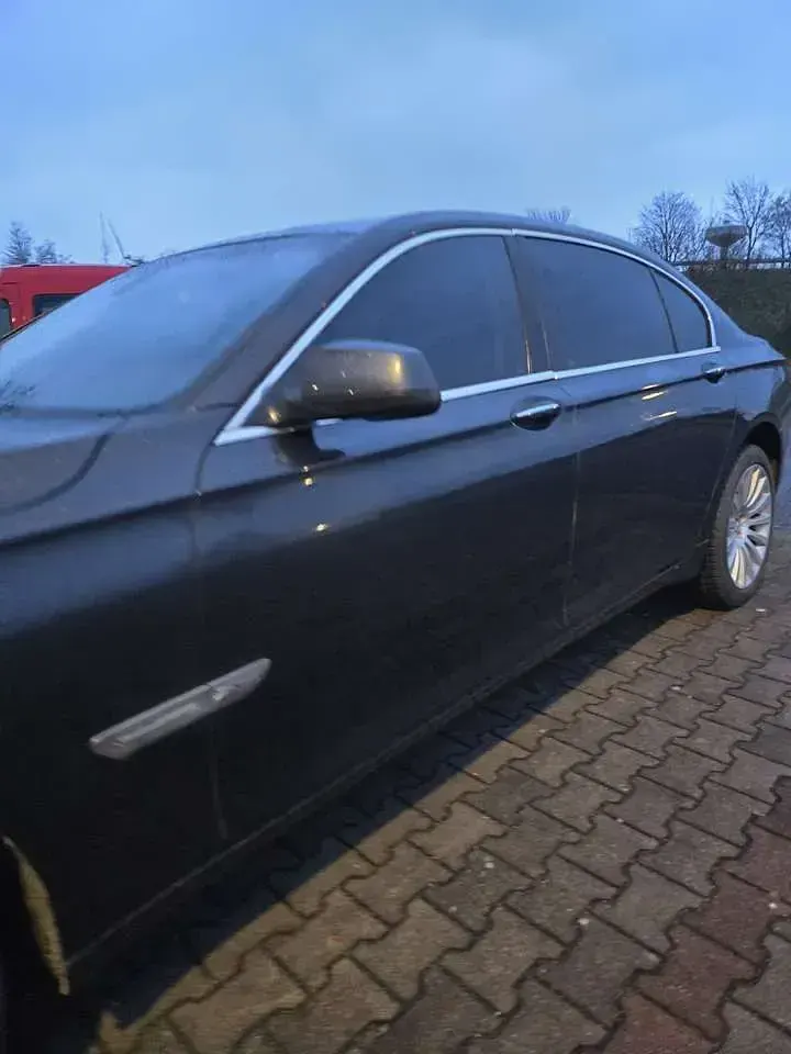 Gebraucht BMW 750 410 PS (301 kW) 2010 Schwarz Limousine