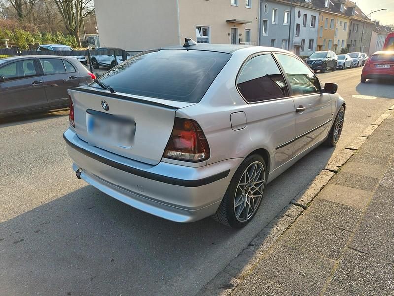 Gebraucht BMW 316 116 PS (85 kW) 2002 Silber Coupé