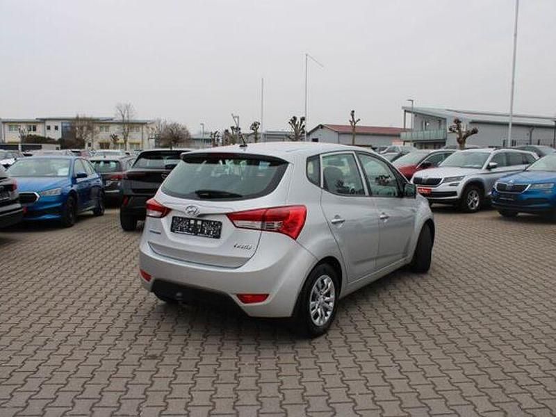 Gebraucht Hyundai ix20 Classic 90 PS (66 kW) 2016 Grau Kleinwagen