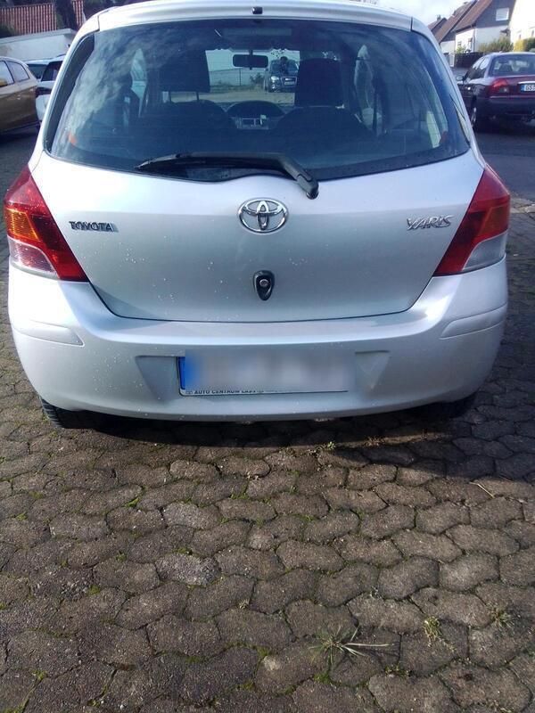 Silber Gebraucht 2009 Toyota Yaris Kleinwagen | 3.500 € (Fairer Preis) - Bild 1/4