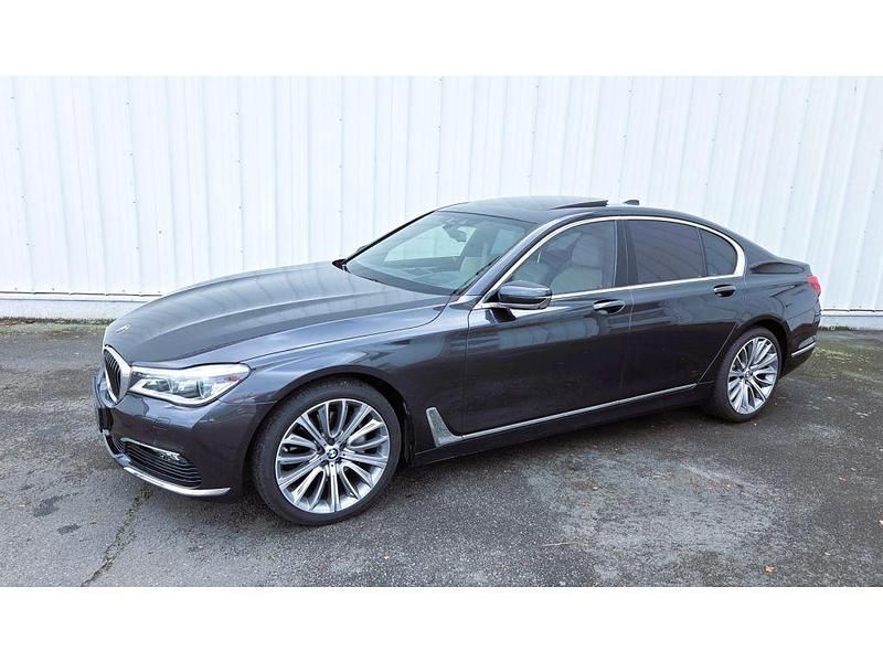 Gebraucht BMW 740 320 PS (235 kW) 2017 Sophistograu brill (metallic) Limousine